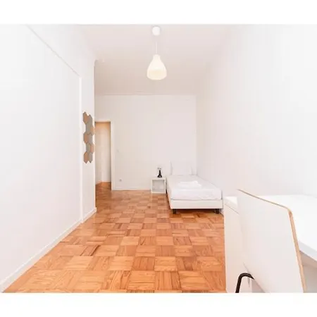 Houze Spacious 4-Bedroom Flat Near Lisbon Zoo アパート